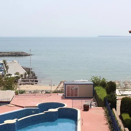 Aparthotel Vega Village 3*