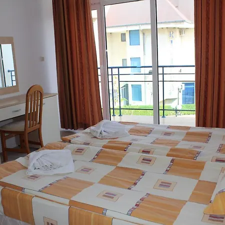 Aparthotel Vega Village