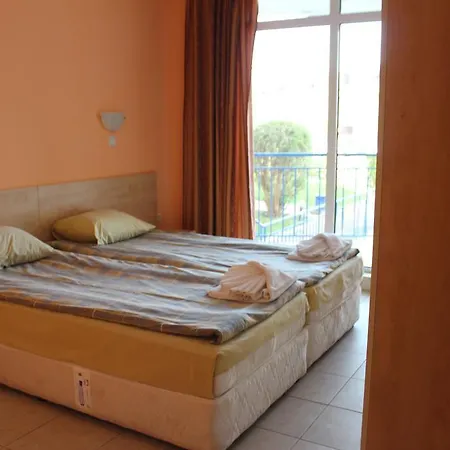 Aparthotel Vega Village 3*
