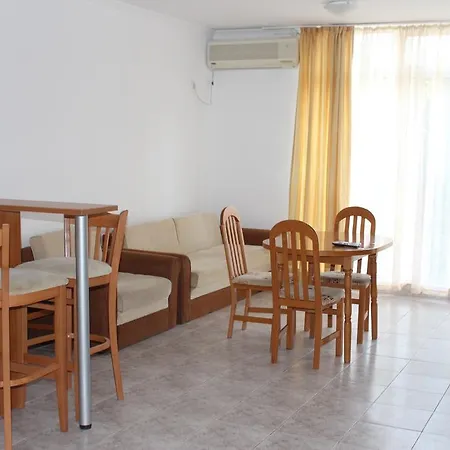 Aparthotel Vega Village 3*