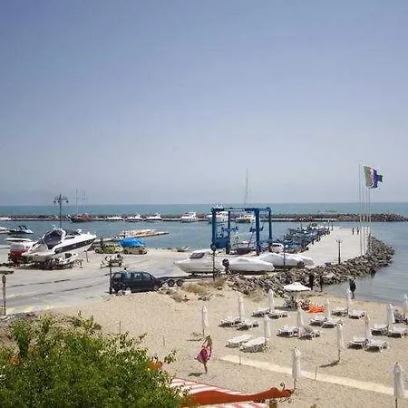 Aparthotel Vega Village